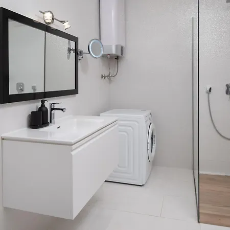 Suncana Apartman *