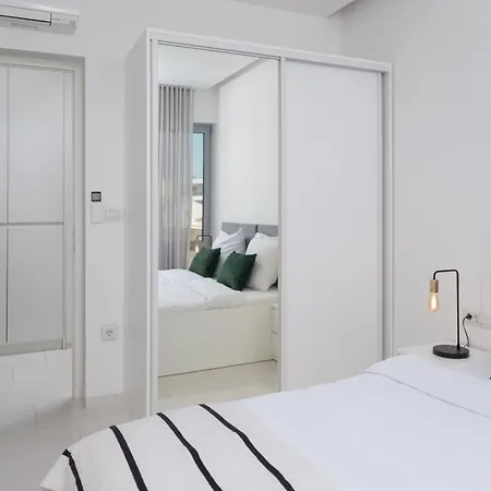 アパート Suncana Sukošan